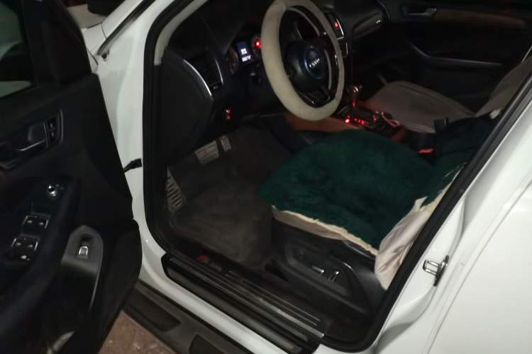 Used Audi Q5 2013 40 TFSI Ambition Driver Seat