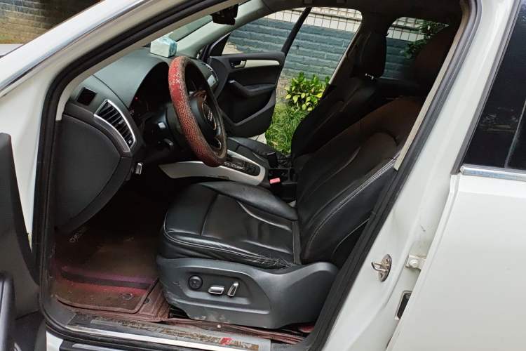 Used Audi Q5 2013 40 TFSI Technology Edition Driver Seat
