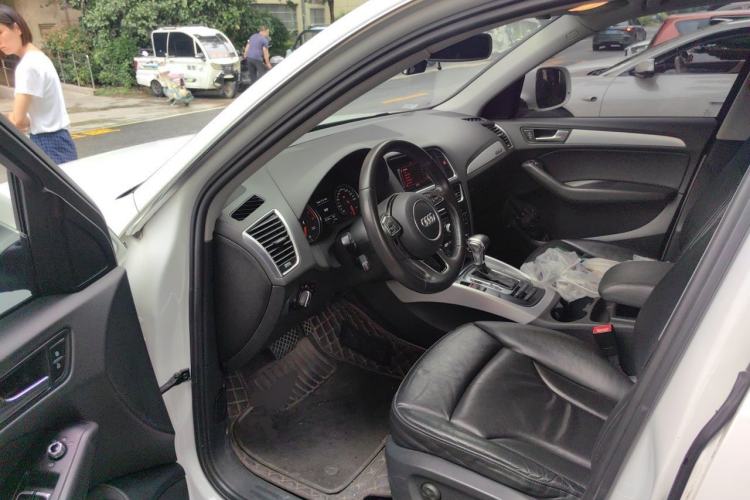 Used Audi Q5 2013 40 TFSI Technology Edition Driver Seat