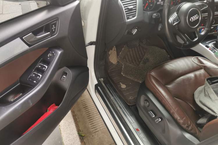 Used Audi Q5 2013 40 TFSI Technology Edition Driver Seat