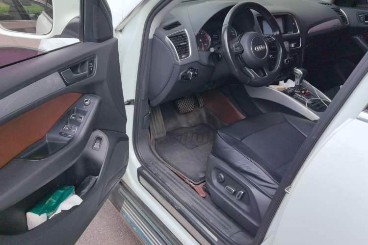 Used Audi Q5 2013 40 TFSI Technology Edition Driver Seat