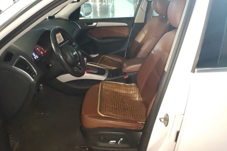 Used Audi Q5 2013 40 TFSI Ambition Driver Seat