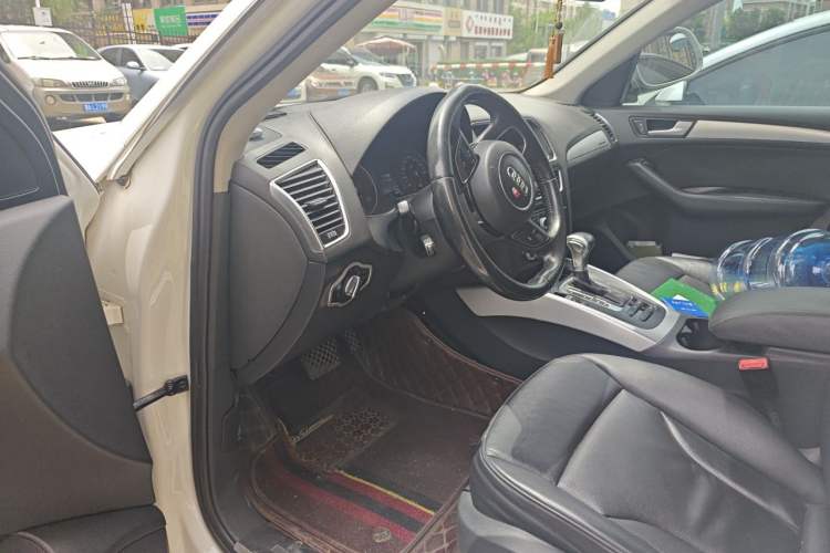 Used Audi Q5 2013 40 TFSI Technology Edition Driver Seat