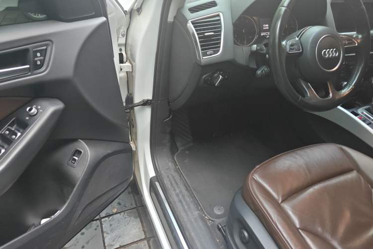 Used Audi Q5 2013 40 TFSI Technology Edition Driver Seat