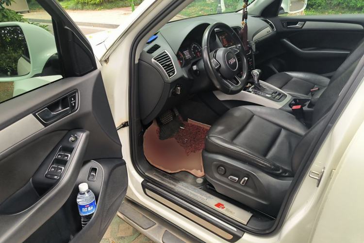 Used Audi Q5 2013 40 TFSI Ambition Driver Seat