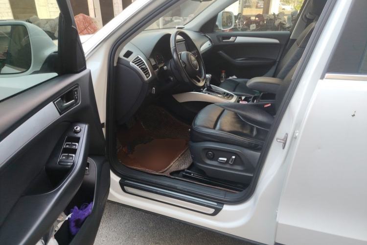 Used Audi Q5 2013 40 TFSI Technology Edition Driver Seat