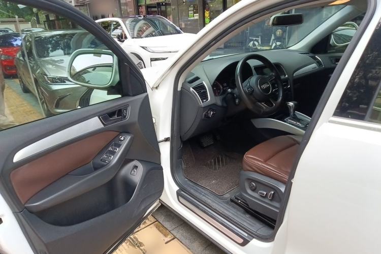 Used Audi Q5 2013 40 TFSI Technology Edition Driver Seat