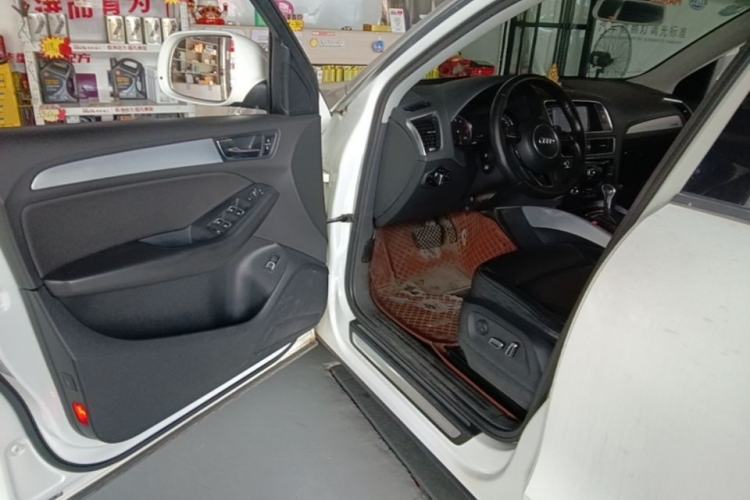 Used Audi Q5 2013 40 TFSI Technology Edition Driver Seat