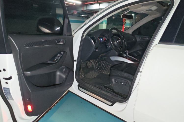 Used Audi Q5 2013 40 TFSI Technology Edition Driver Seat