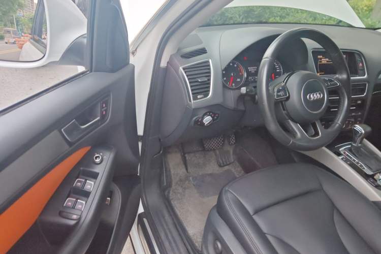 Used Audi Q5 2013 40 TFSI Ambition Driver Seat