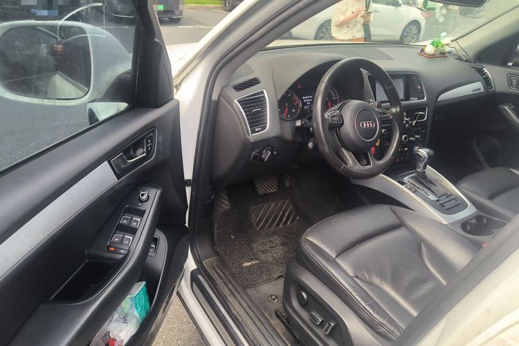 Used Audi Q5 2013 40 TFSI Technology Edition Driver Seat