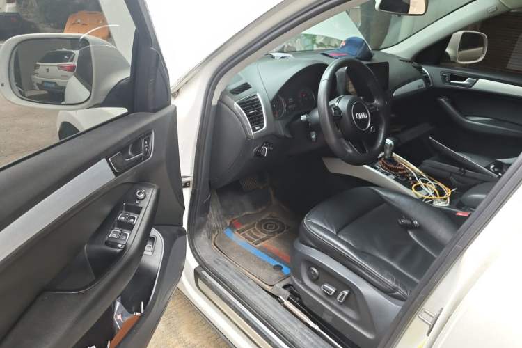 Used Audi Q5 2013 40 TFSI Technology Edition Driver Seat