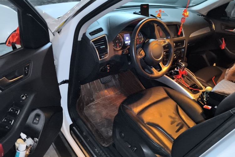 Used Audi Q5 2013 40 TFSI Technology Edition Driver Seat