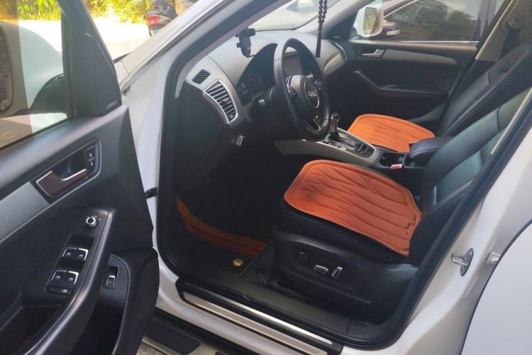 Used Audi Q5 2013 40 TFSI Ambition Driver Seat