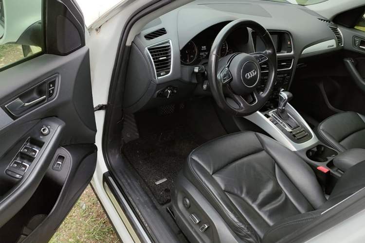 Used Audi Q5 2013 40 TFSI Technology Edition Driver Seat