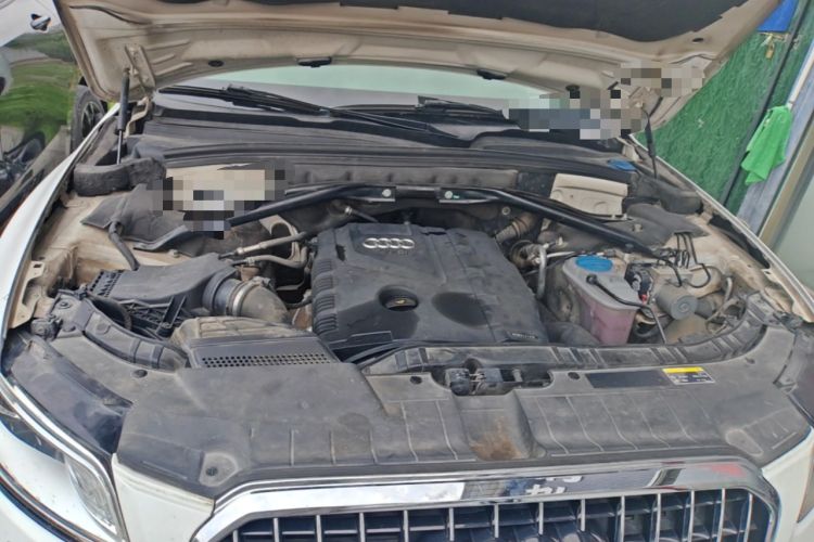 Used Audi Q5 2013 40 TFSI Ambition Engine Bay