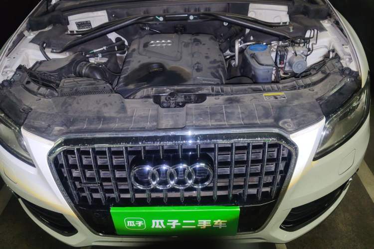 Used Audi Q5 2013 40 TFSI Comfort Edition Engine Bay
