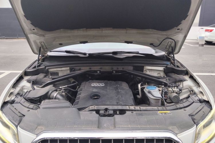 Used Audi Q5 2013 40 TFSI Comfort Edition Engine Bay