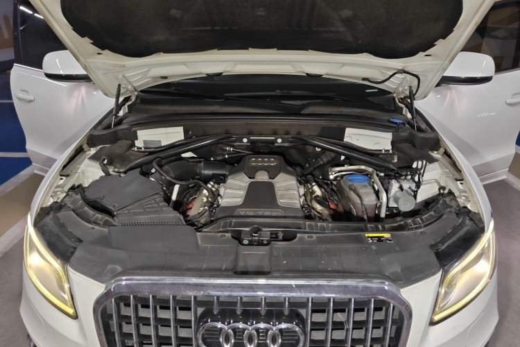 Used Audi Q5 2013 45 TFSI quattro Sport Edition Engine Bay
