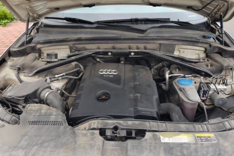 Used Audi Q5 2013 40 TFSI Comfort Edition Engine Bay