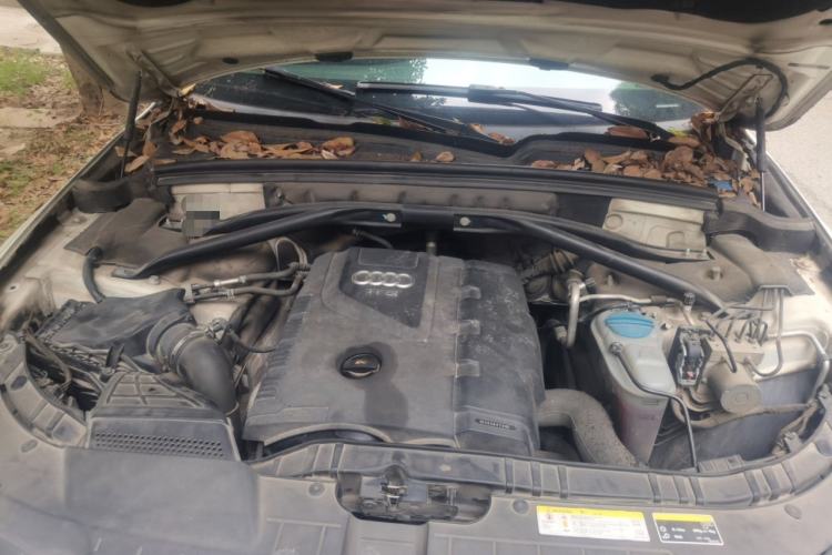 Used Audi Q5 2013 40 TFSI Ambition Engine Bay