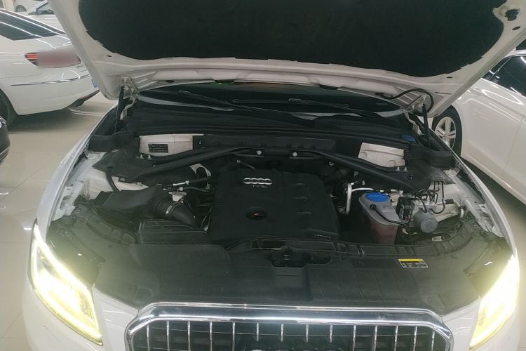Used Audi Q5 2013 40 TFSI Technology Edition Engine Bay