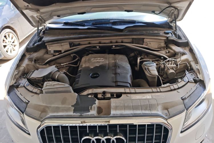 Used Audi Q5 2013 40 TFSI Ambition Engine Bay