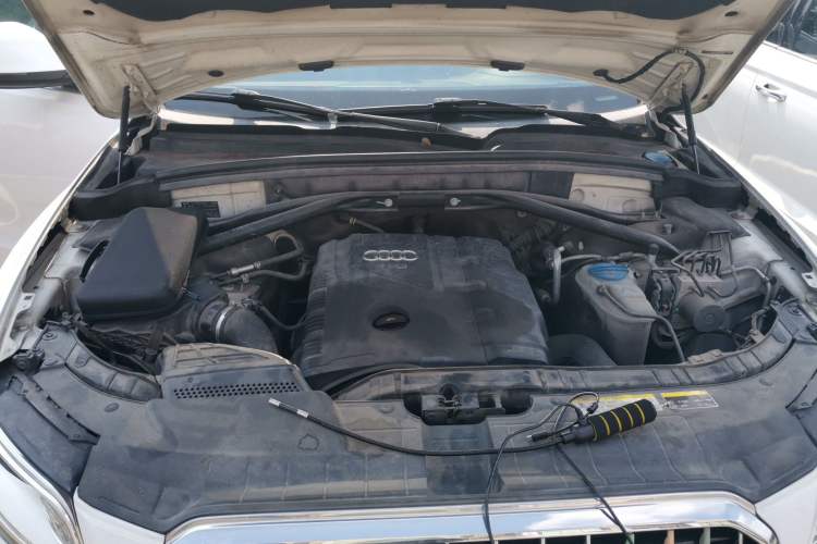 Used Audi Q5 2013 40 TFSI Ambition Engine Bay