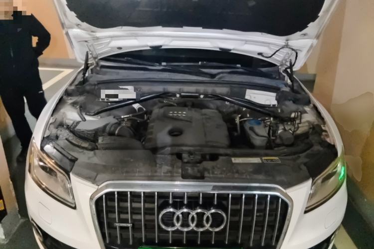 Used Audi Q5 2013 40 TFSI Ambition Engine Bay