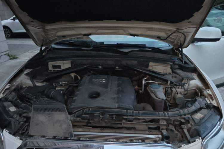 Used Audi Q5 2013 40 TFSI Ambition Engine Bay