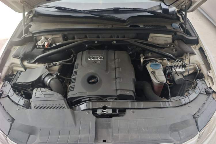 Used Audi Q5 2013 40 TFSI Ambition Engine Bay