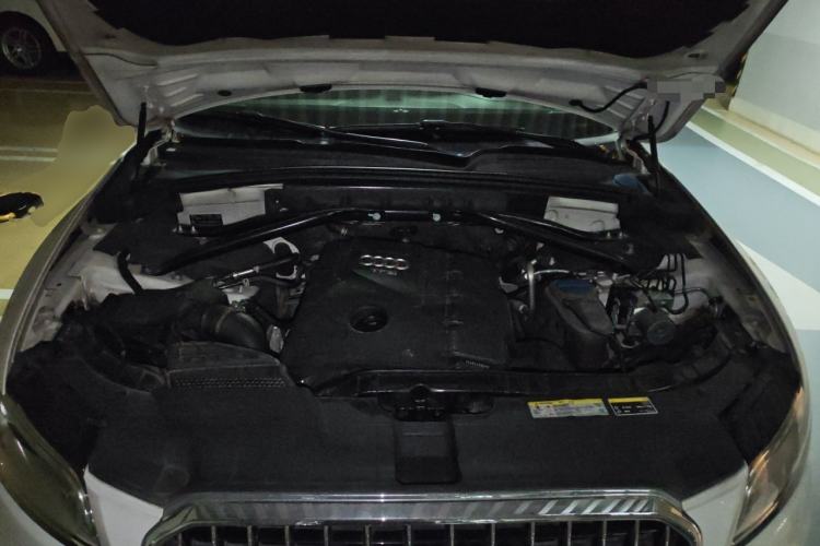 Used Audi Q5 2013 40 TFSI Technology Edition Engine Bay