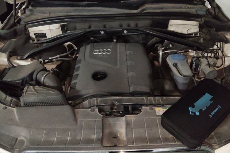 Used Audi Q5 2013 40 TFSI Comfort Edition Engine Bay