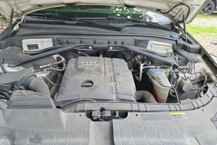 Used Audi Q5 2013 40 TFSI Ambition Engine Bay