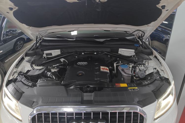 Used Audi Q5 2013 40 TFSI Comfort Edition Engine Bay