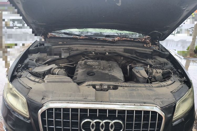 Used Audi Q5 2013 40 TFSI Ambition Engine Bay