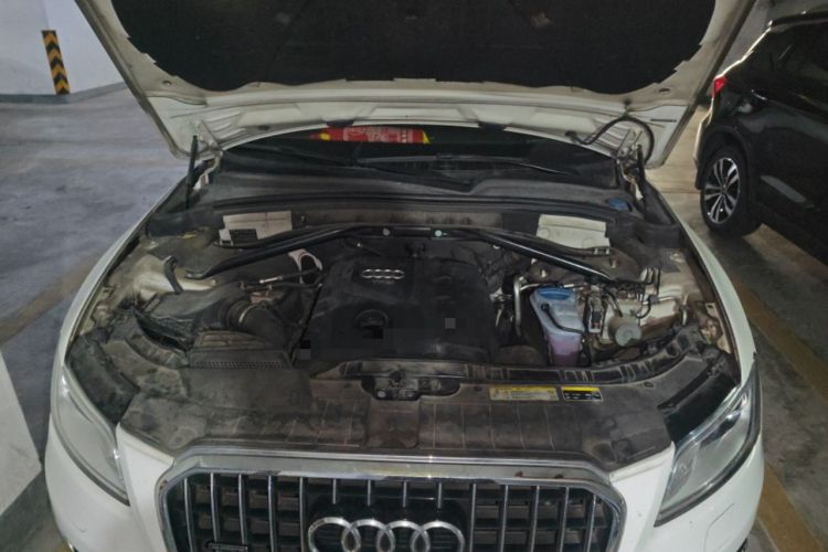 Used Audi Q5 2013 40 TFSI Ambition Engine Bay