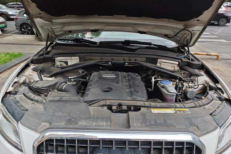 Used Audi Q5 2013 40 TFSI Ambition Engine Bay