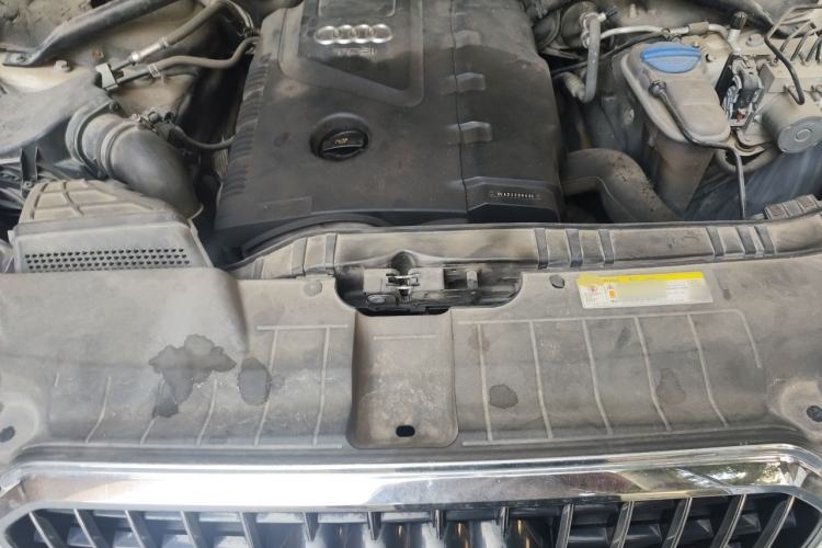 Used Audi Q5 2013 40 TFSI Comfort Edition Engine Bay