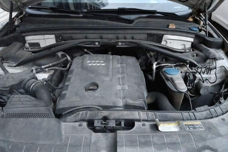 Used Audi Q5 2013 40 TFSI Technology Edition Engine Bay