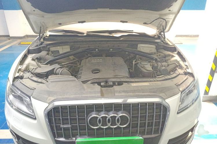 Used Audi Q5 2013 40 TFSI Comfort Edition Engine Bay