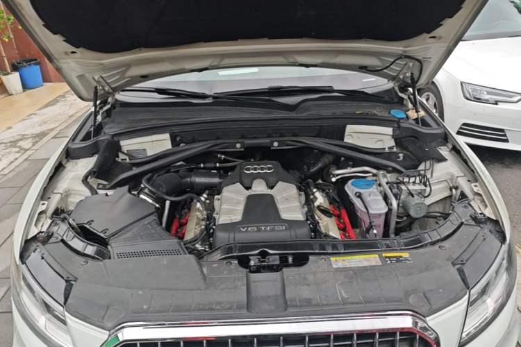 Used Audi Q5 2013 45 TFSI quattro Sport Edition Engine Bay