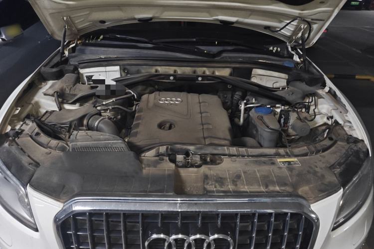 Used Audi Q5 2013 40 TFSI Comfort Edition Engine Bay