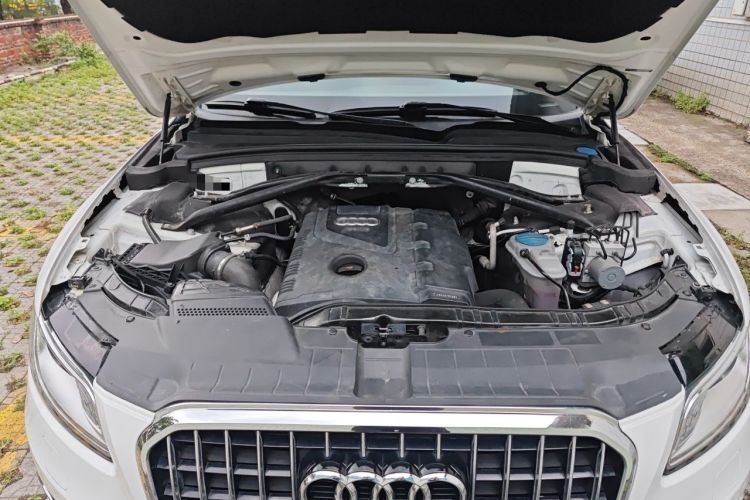 Used Audi Q5 2013 40 TFSI Comfort Edition Engine Bay