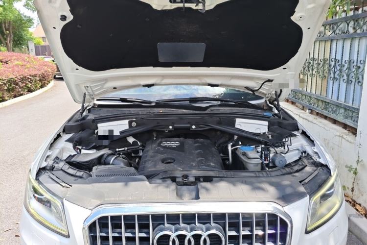 Used Audi Q5 2013 40 TFSI Technology Edition Engine Bay