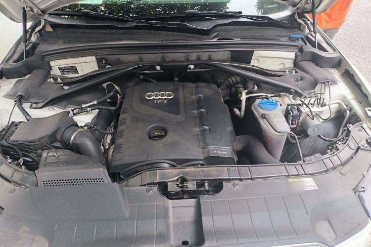 Used Audi Q5 2013 40 TFSI Ambition Engine Bay