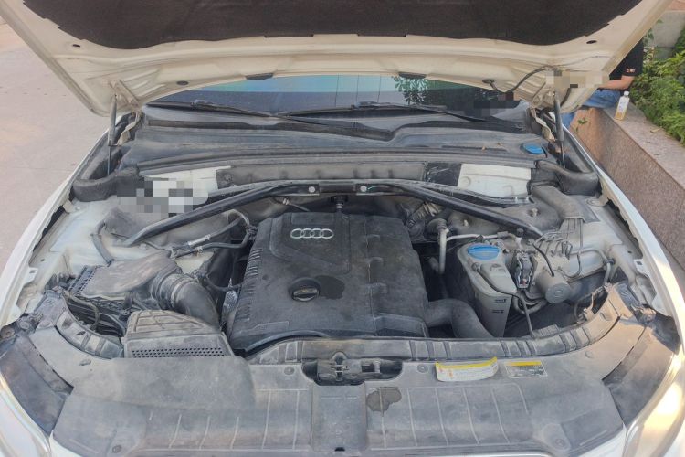 Used Audi Q5 2013 40 TFSI Technology Edition Engine Bay
