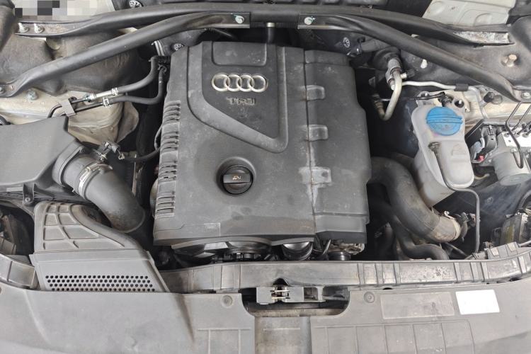 Used Audi Q5 2013 40 TFSI Comfort Edition Engine Bay