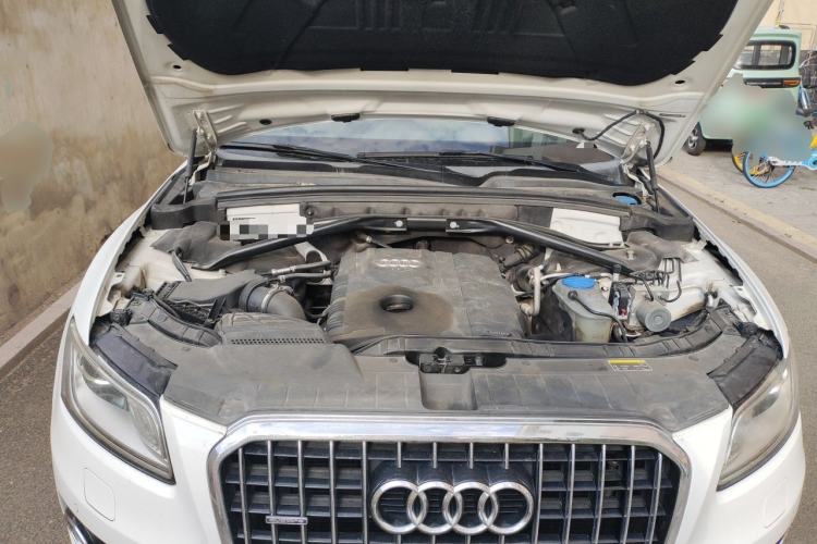 Used Audi Q5 2013 40 TFSI Technology Edition Engine Bay