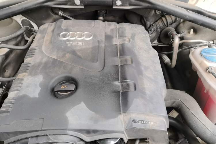 Used Audi Q5 2013 40 TFSI Ambition Engine Bay